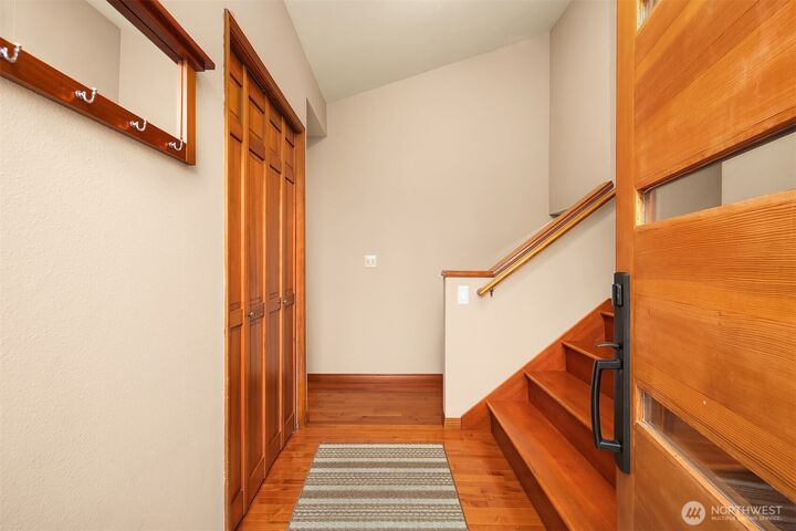 Property Photo:  902  7th Avenue S  WA 98020 