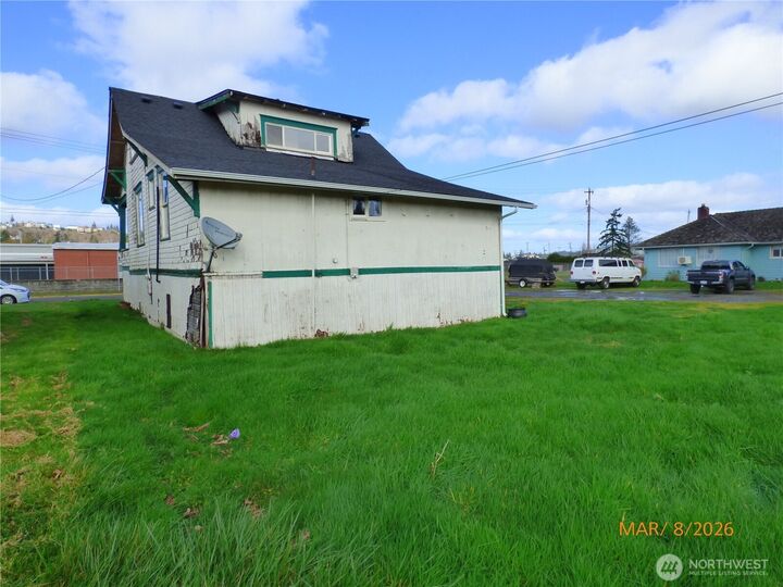 Property Photo:  1801 W Second  WA 98520 
