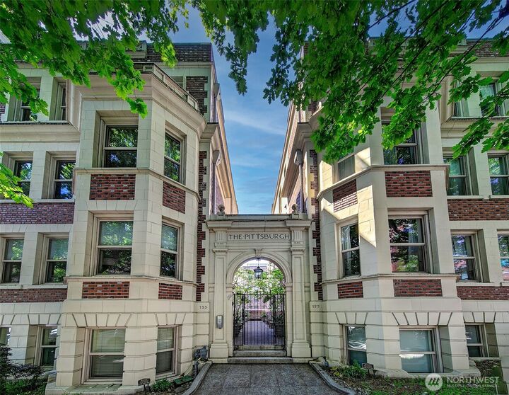 Property Photo:  125  Warren Avenue N J  WA 98109 