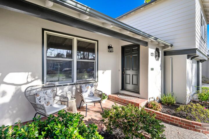 Property Photo:  818 West Grant Place  CA 94402 