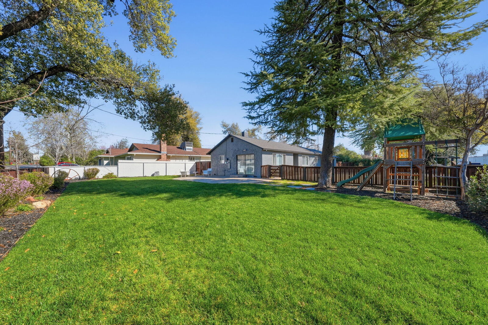 Property Photo:  890 Parsons Drive  CA 96002 