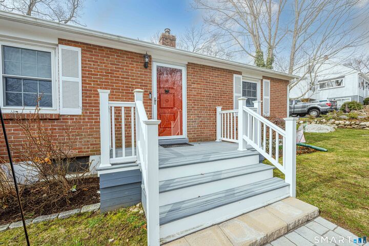 Property Photo:  9 2nd Avenue  CT 06475 