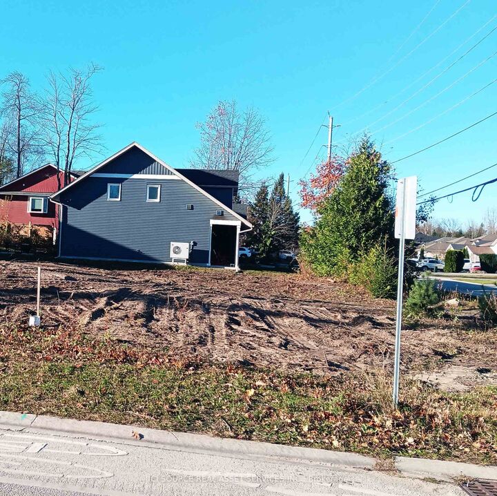 Property Photo:  128 58th Street S  ON L9Z 2Z1 