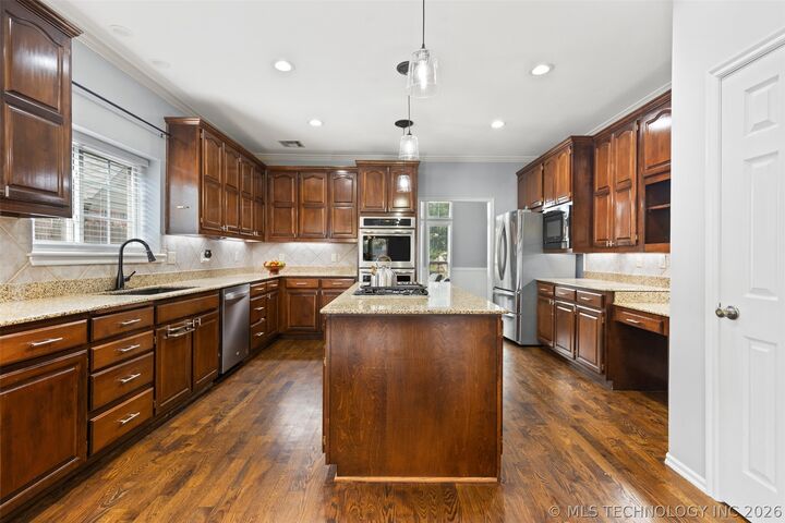 Property Photo:  2449 S Tamarack Avenue  OK 74012 