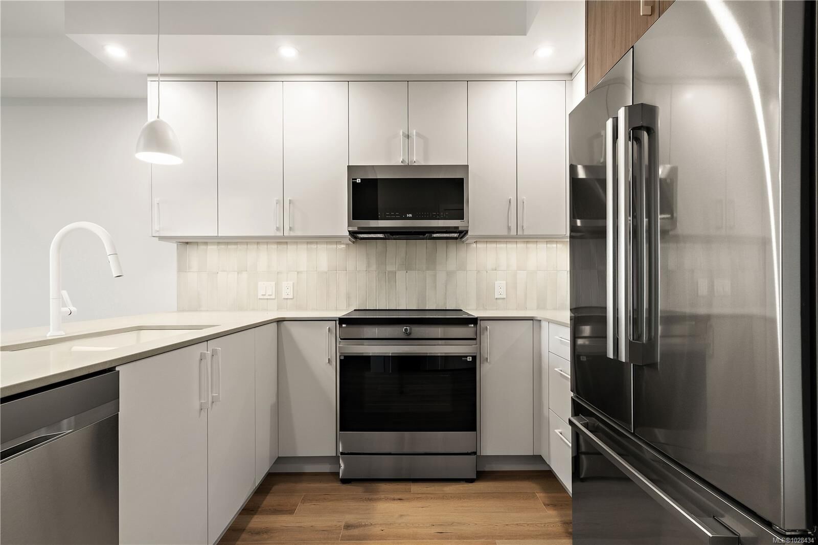 Property Photo: 2881 Leigh Rd #306 BC V9B 4G5