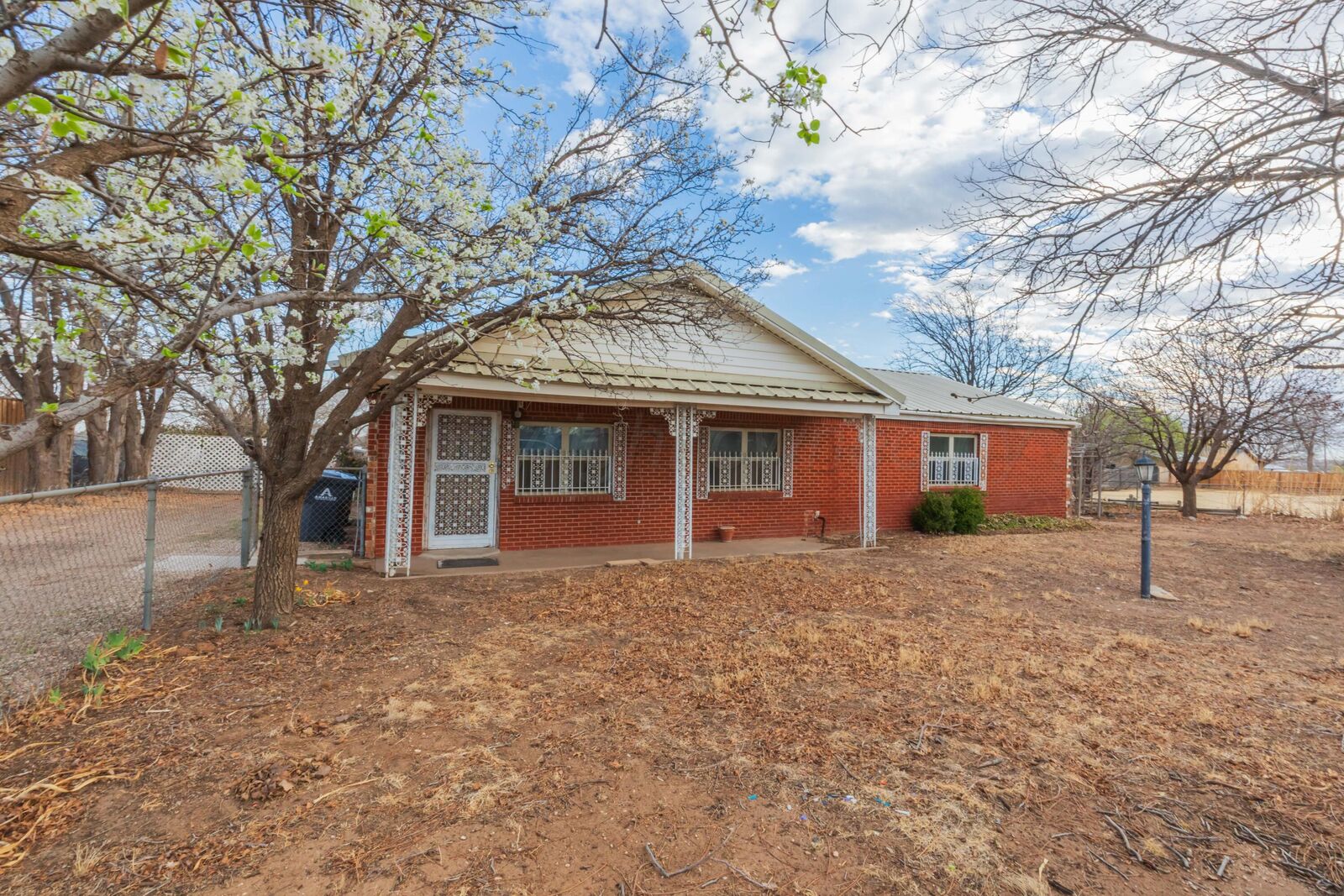 Property Photo:  1221 E Studebaker Avenue  TX 79108-5335 