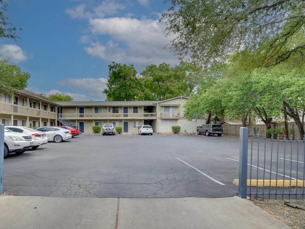 Property Photo: 4209 Burnet Road 106 TX 78756