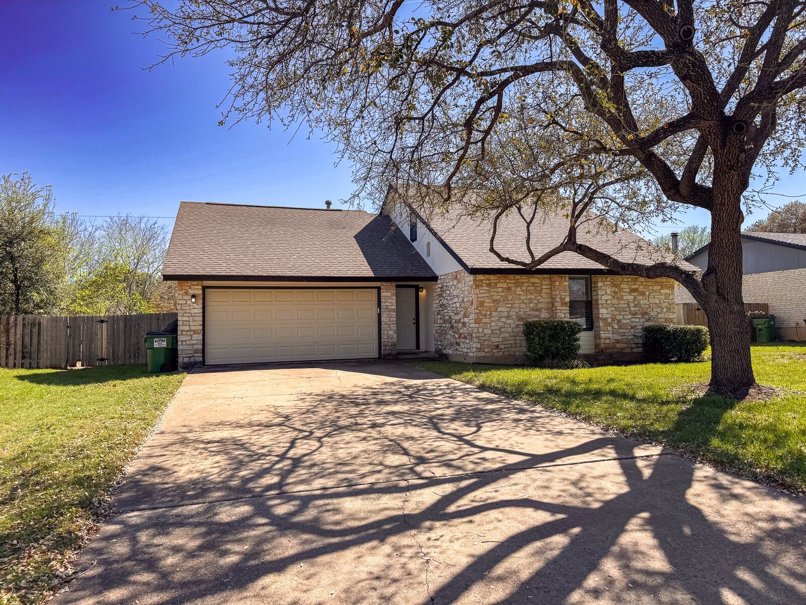 Property Photo:  505 Cambridge  TX 78664 
