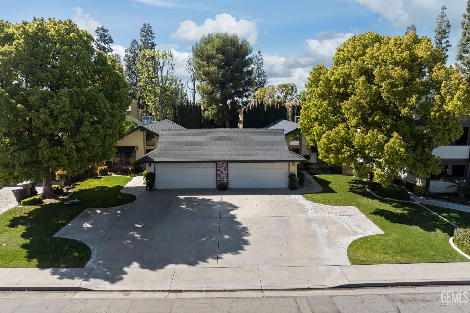 Property Photo: 501 Quailridge Road CA 93309