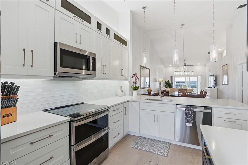 Property Photo:  2386 Magnolia Ave 7816  FL 34112 