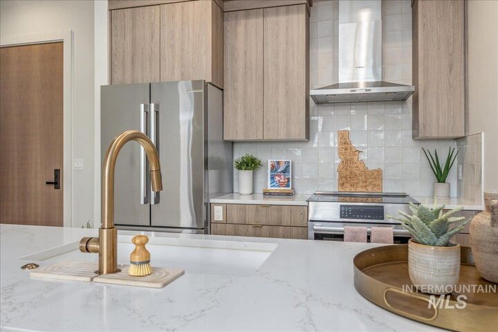 Property Photo:  4184 E Haystack St 305  ID 83716 