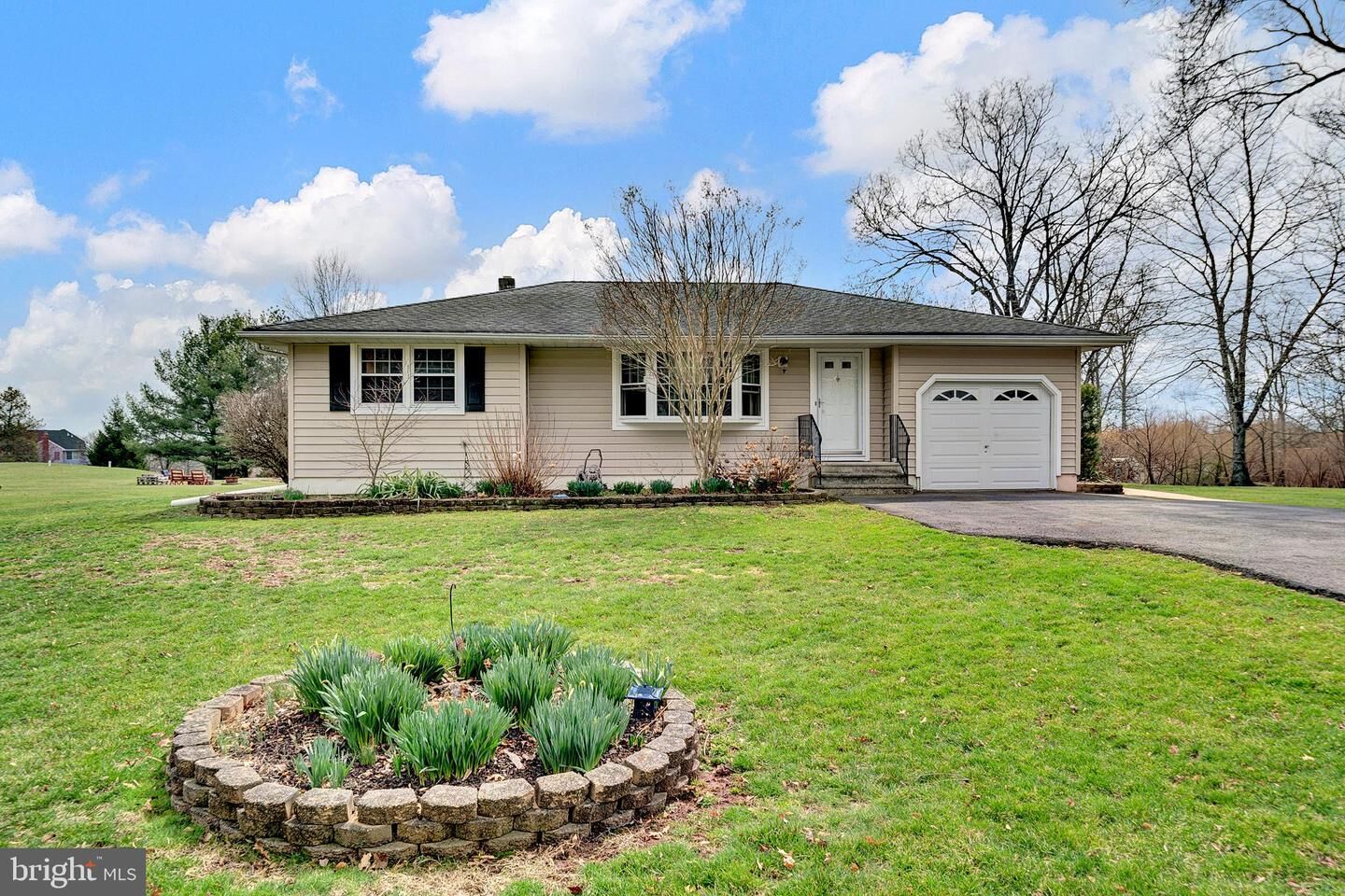 Property Photo:  88 Woosamonsa Road  NJ 08534 