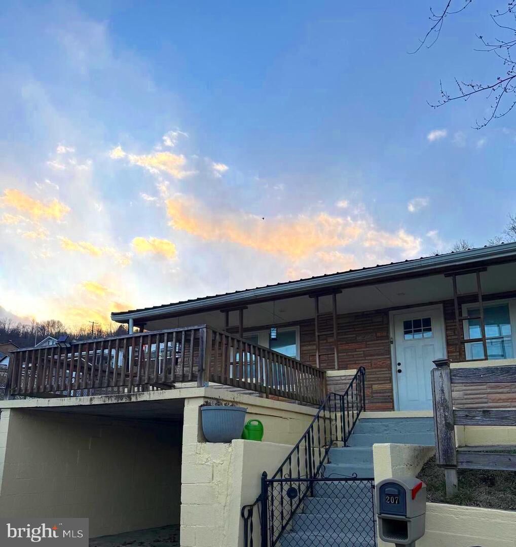 Property Photo: 207 Spruce Street MD 21562