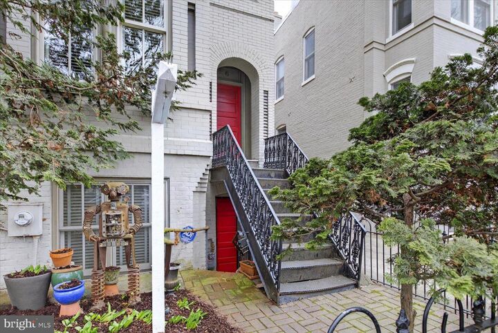 Property Photo:  116 11th Street NE  DC 20002 