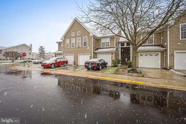 Property Photo:  13805 King Gregory Way 126  MD 20772 