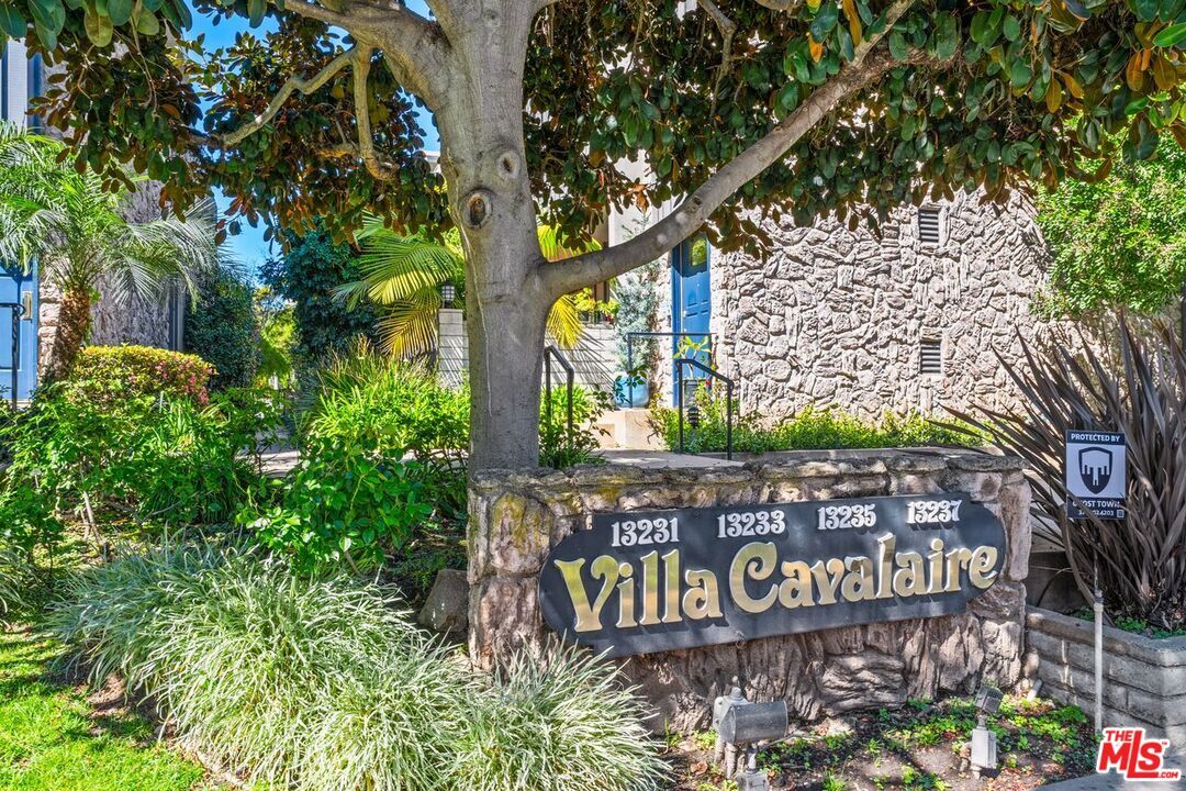 Property Photo:  13231 Fiji Way  CA 90292 