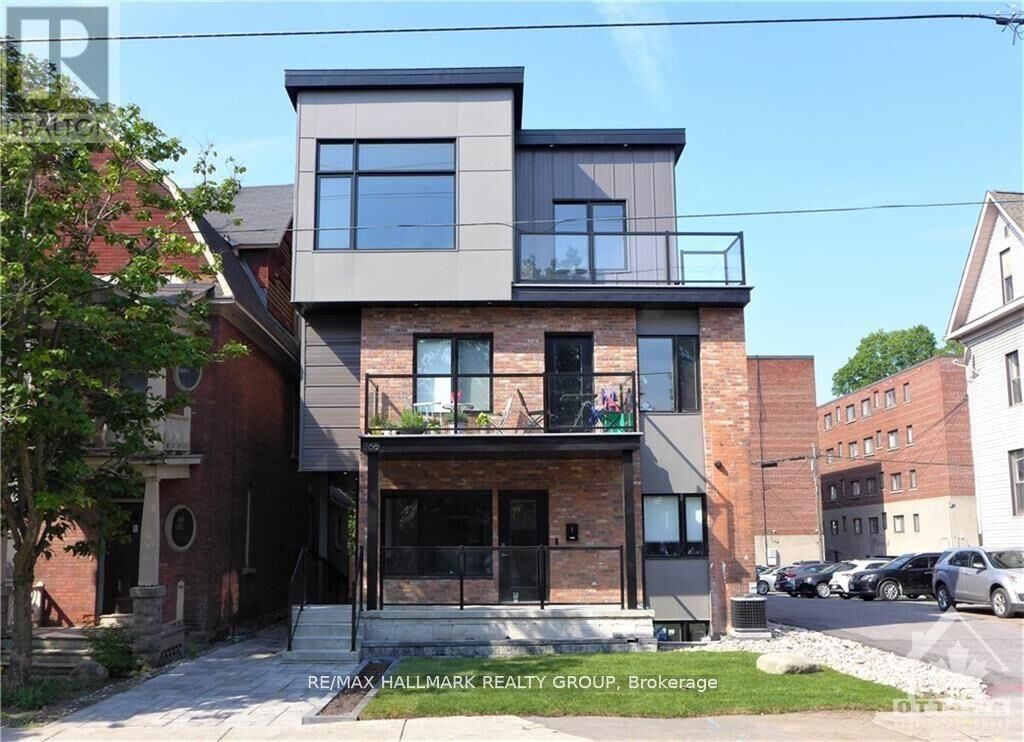 Property Photo: 368 Chapel Street ON K1N 7Z6