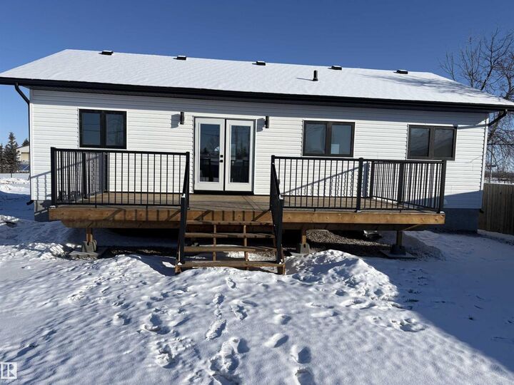 Property Photo:  4505 53 Av  AB T0B 2W0 