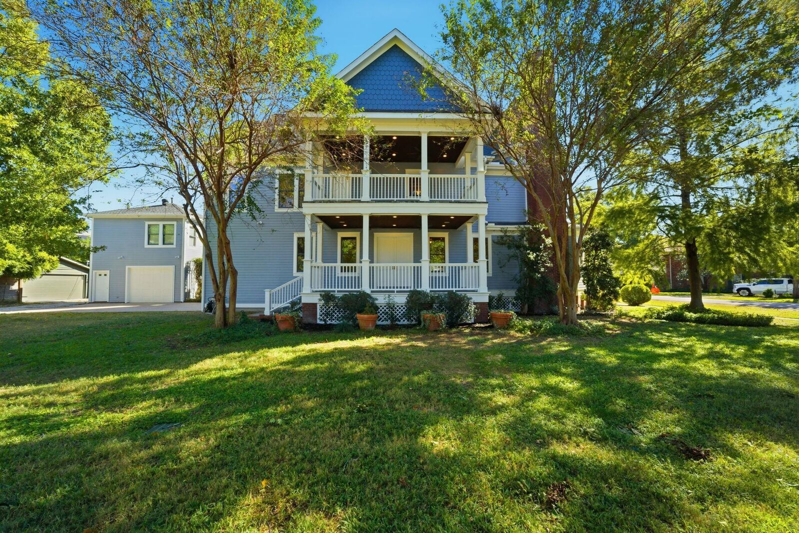 Property Photo:  607 E 15th Street  TX 77008 
