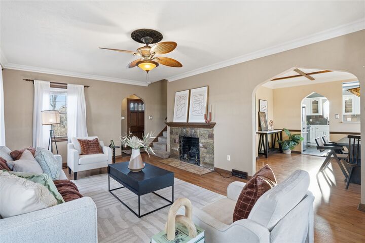 Property Photo:  1412 Chautauqua Parkway  IA 50314 