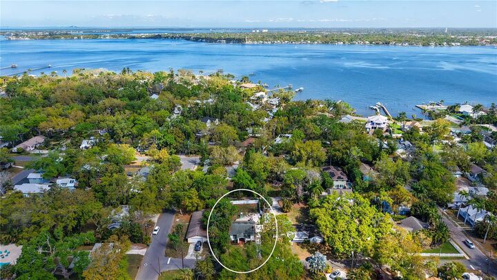 Property Photo: 2722 2nd Avenue W FL 34205