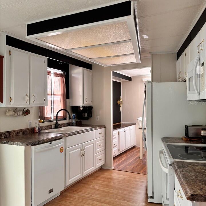 Property Photo:  6710 36th Avenue E 111  FL 34221 