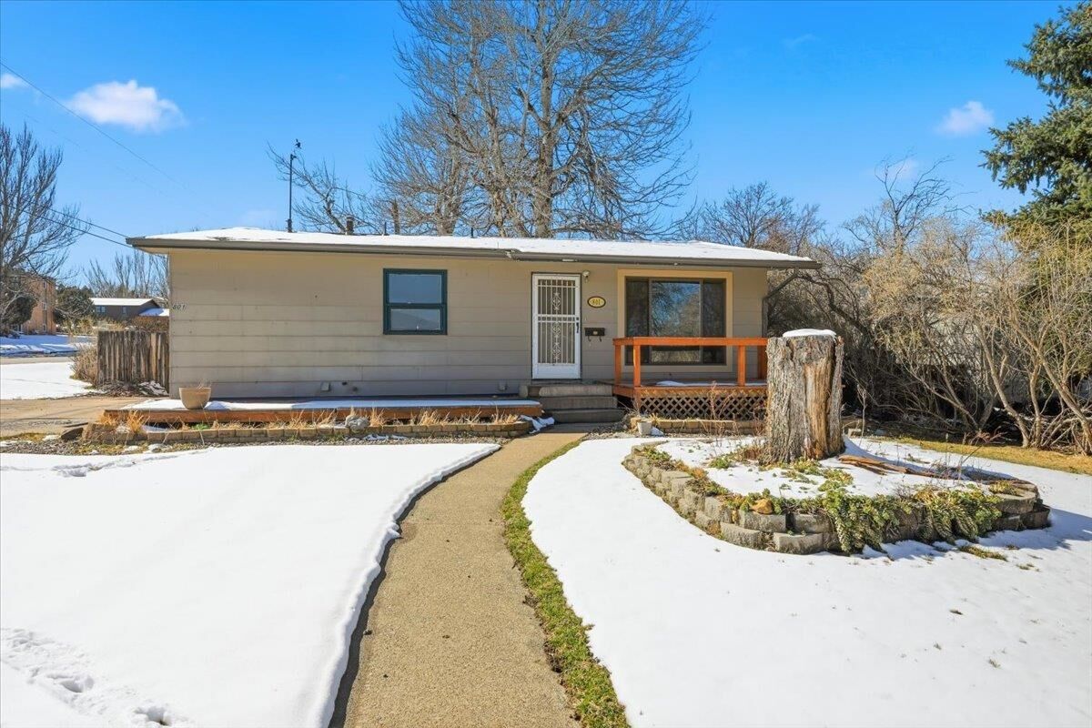 Property Photo:  801 N Yale Street  SD 57783 