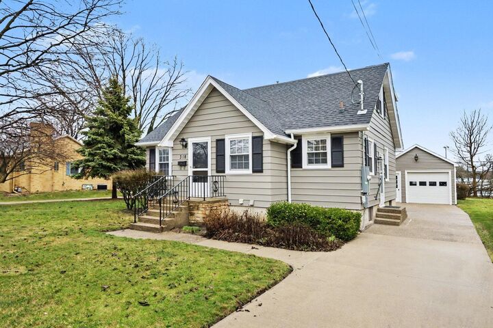 Property Photo:  318 Kingsley Avenue  MI 49085 