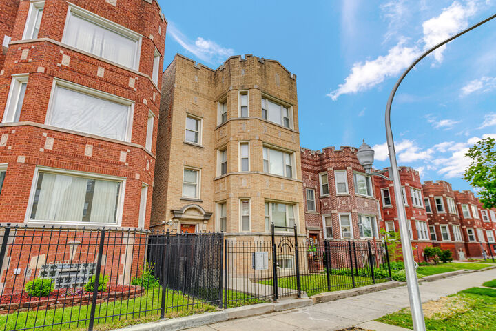 Property Photo:  7829 S Winchester Avenue  IL 60620 