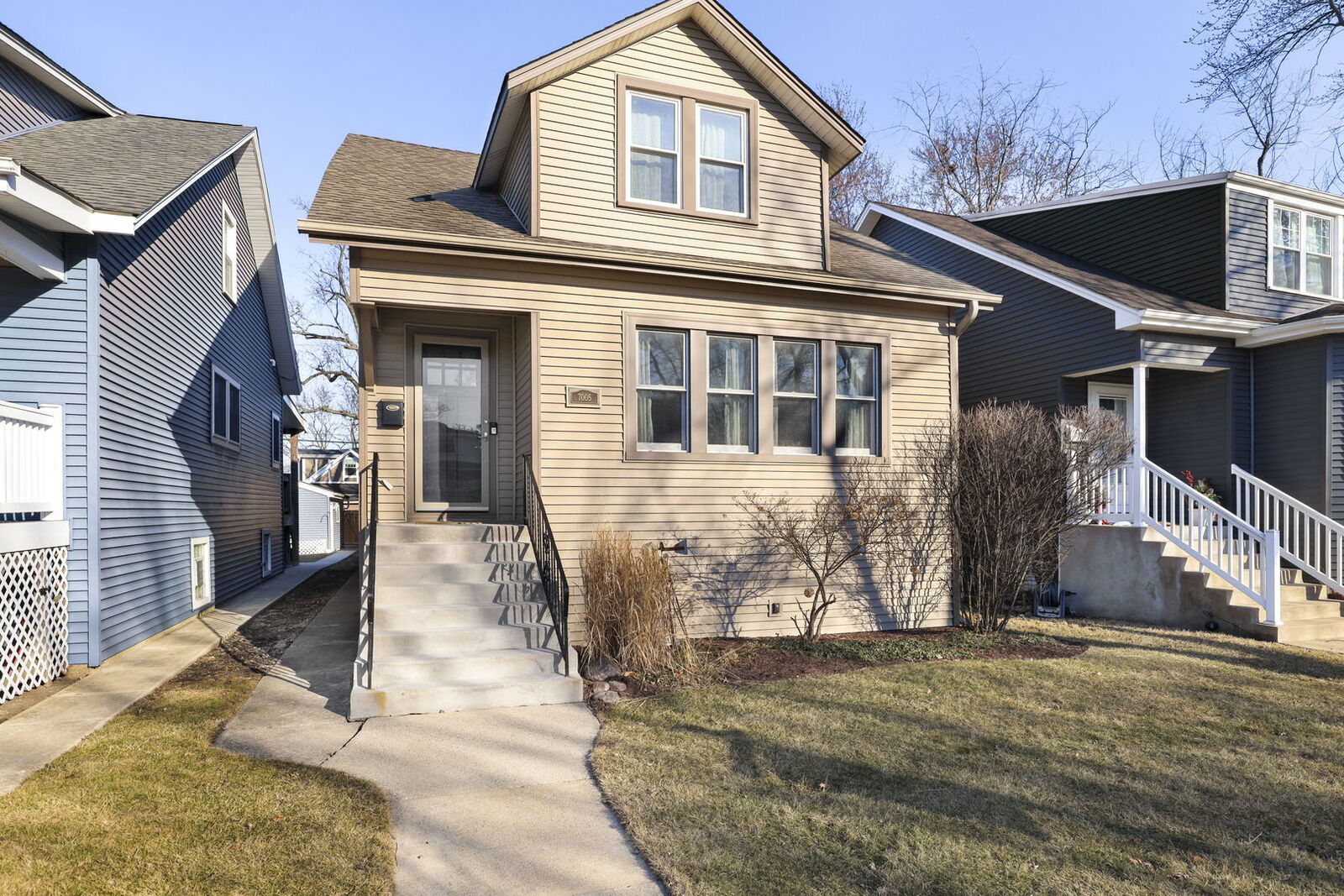 Property Photo:  7005 N Osceola Avenue  IL 60631 
