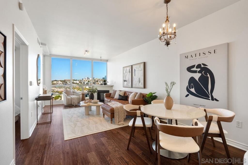 Property Photo:  300 W Beech St 1305  CA 92101 