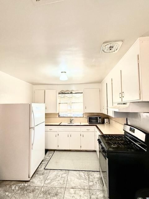 Property Photo: 241 Martha Street CA 95337