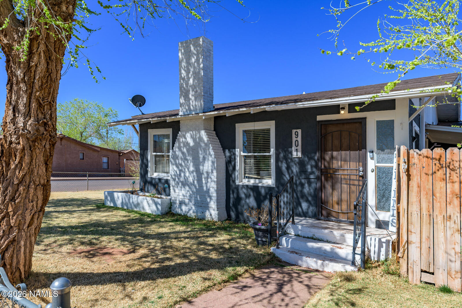 Property Photo:  901 N Warren Avenue  AZ 86047 