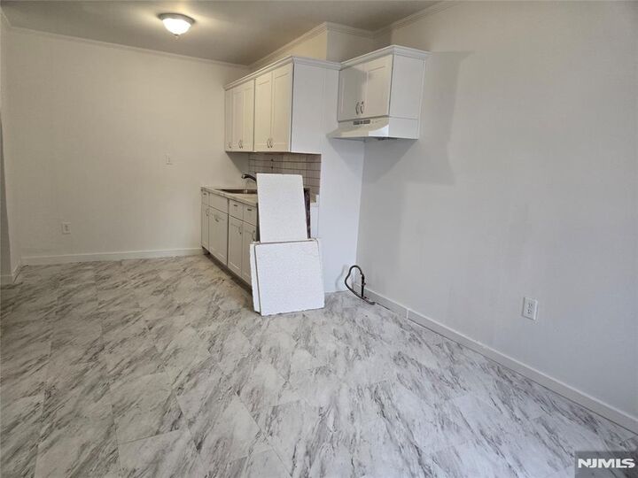 Property Photo:  232 Stuyvesant Avenue 1st Floor Re  NJ 07071 