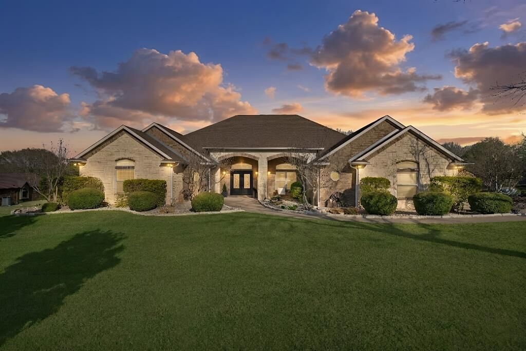 Property Photo: 166 Tranquil Place TX 75167