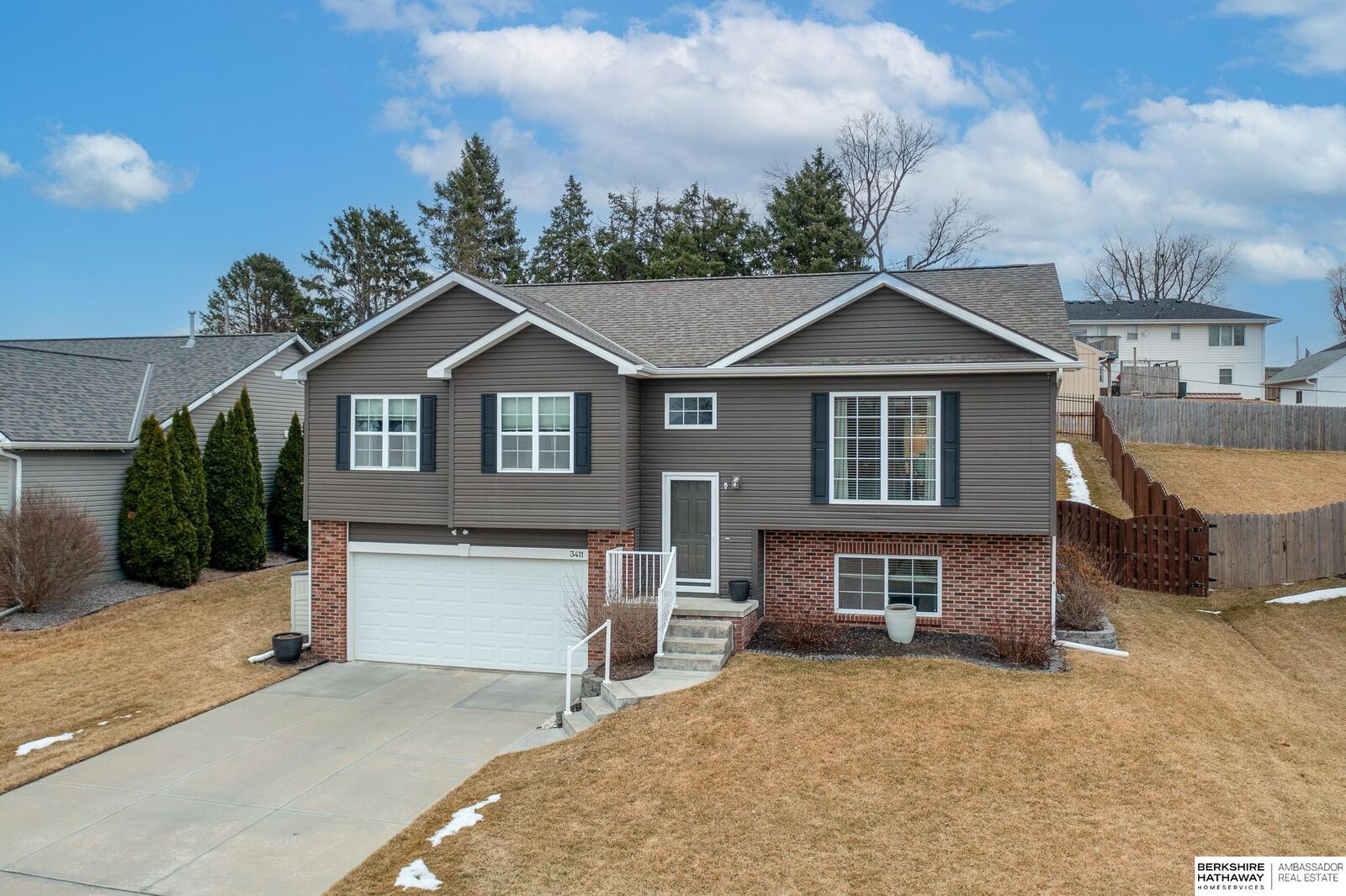Property Photo: 3411 N 208 Avenue NE 68022