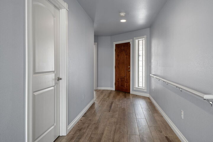 Property Photo:  1736 NW Nickernut Place  OR 97756 