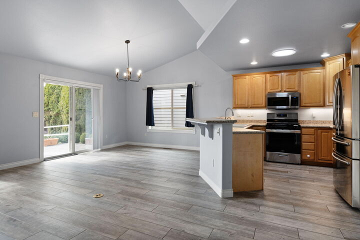 Property Photo:  1736 NW Nickernut Place  OR 97756 