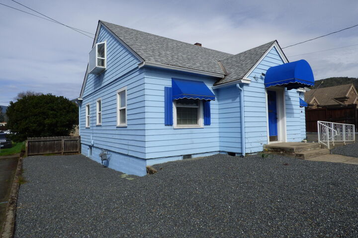 Property Photo: 116 NE Evelyn Avenue OR 97526