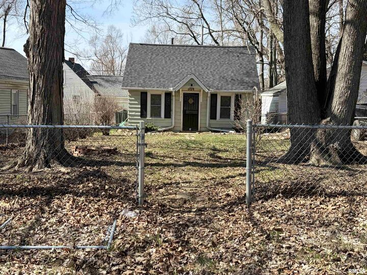 Property Photo:  621 S Stewart Street  IL 61610 