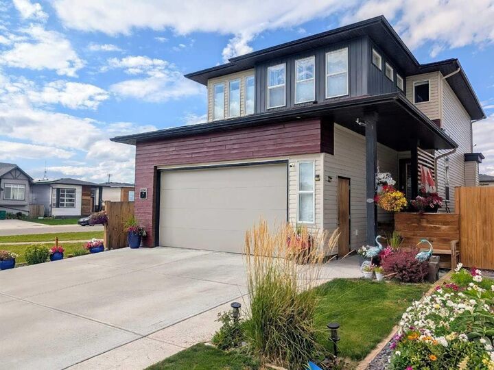 Property Photo:  7 Greywolf Road N  AB T1H 7E8 