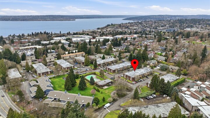 Property Photo:  11112 NE 68th Street 327  WA 98033 