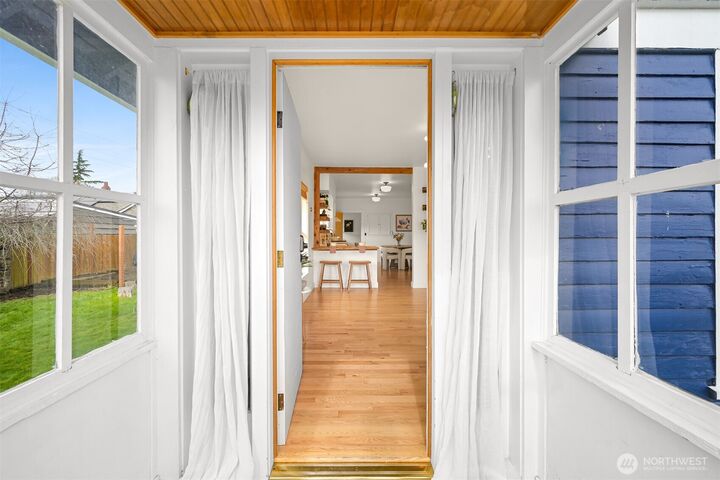 Property Photo:  409  Kentucky Street  WA 98225 