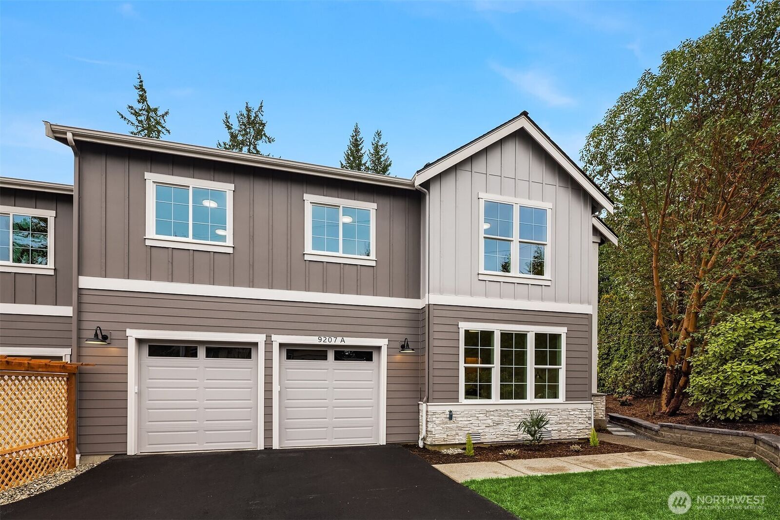 Property Photo:  9207 NE 175th A  WA 98011 
