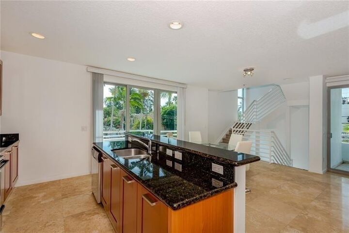 Property Photo:  561 NE 15th Avenue  FL 33301 