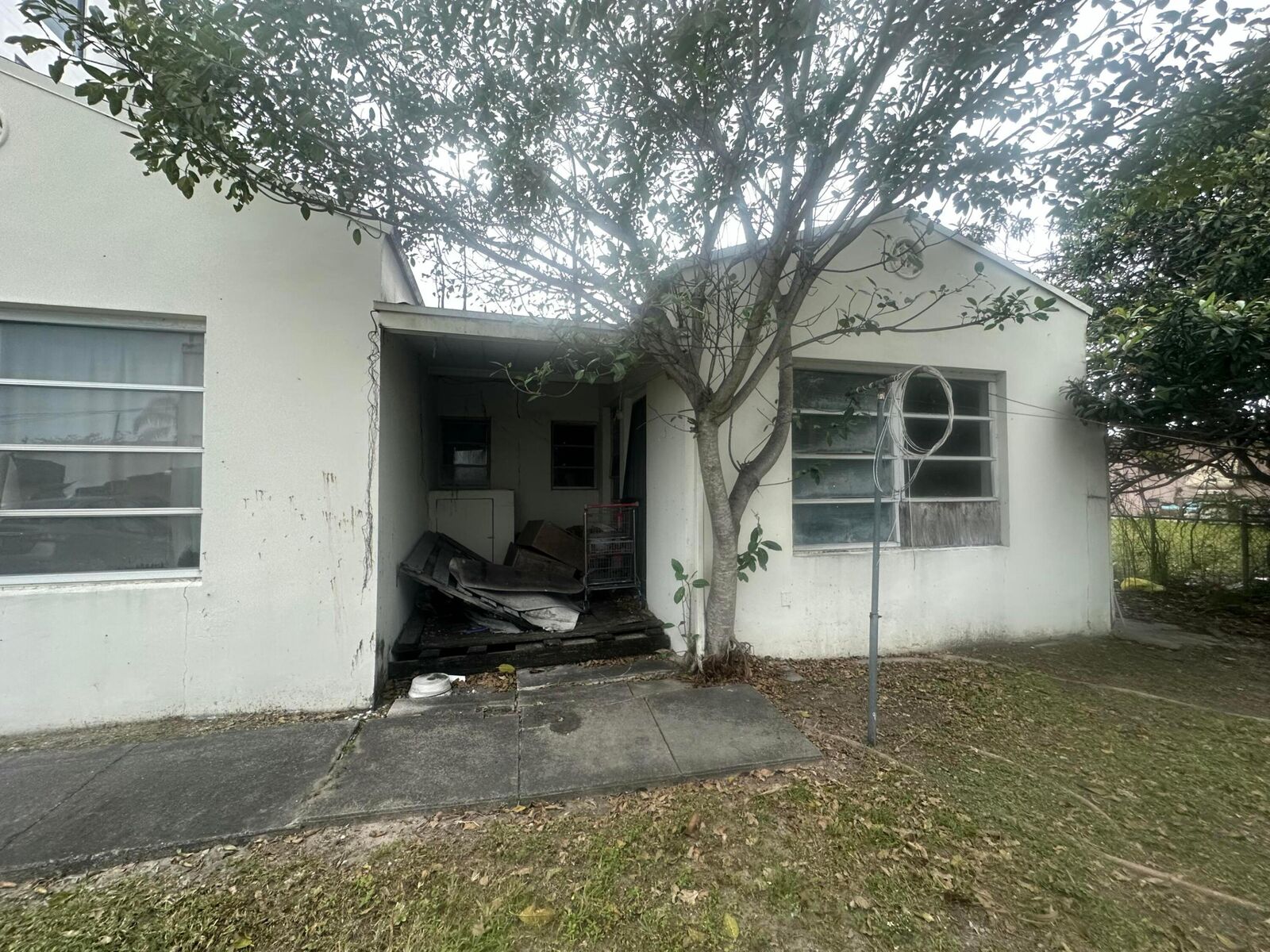 Property Photo:  223 SE 4th Street 1  FL 33009 