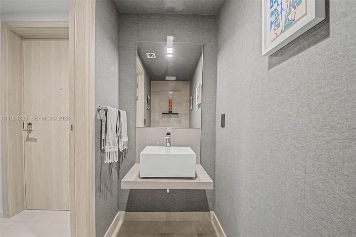 Property Photo:  1000 Brickell Plz 2912  FL 33131 