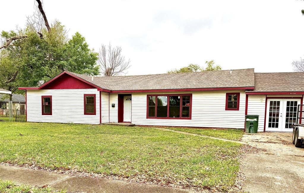 Property Photo:  1605 15th Street  LA 70601 