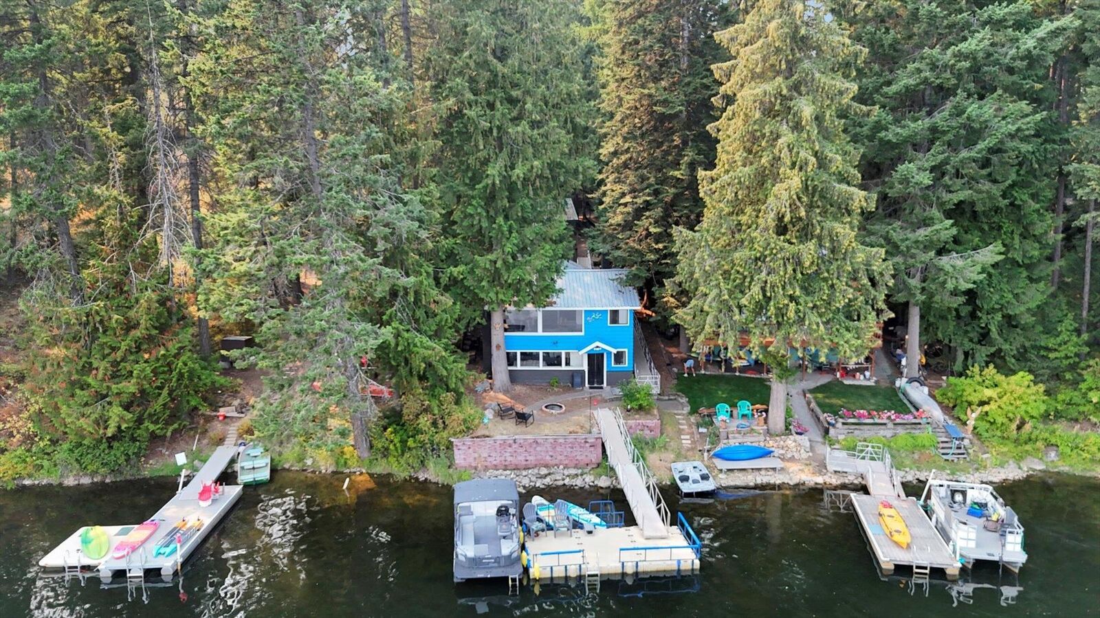 Property Photo:  551 Davis Lake Rd  WA 99180 