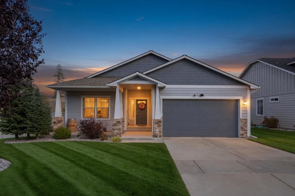 Property Photo:  1520 N McKenzie River St  WA 99224 